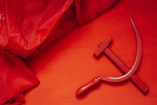Red sickle and hammer symbol of Soviet Union commonism history of Russia — ストック写真