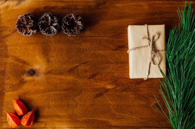 Noel arka plan yılbaşı ağacı Yılbaşı hediyeleri dekor dekorasyon kış tatil