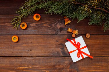 Noel ağacı arka plan yeni yıl hediyeleri kış tatil