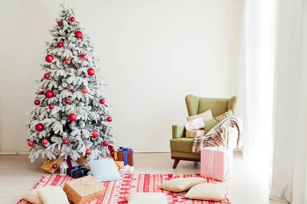Boże Narodzenie nowy rok prezenty i zabawki drzewo zima tło — Zdjęcie stockowe