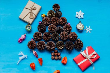 Noel arka plan Christmas yeni yıl koniler hediye kartı ile