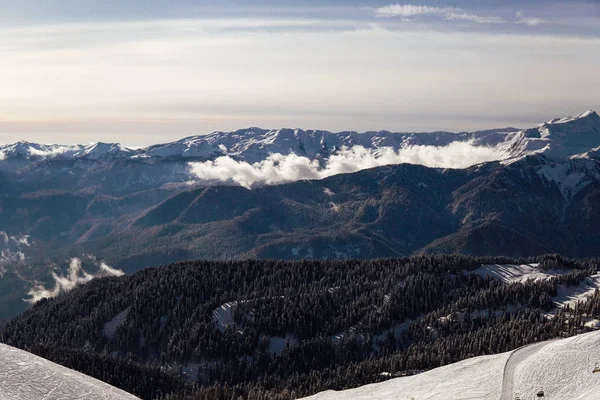 Горнолыжный курорт на склоне горы для сноубордистов — стоковое фото