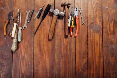 İnşaat çekiç tornavida onarmak alet pense kurullarında