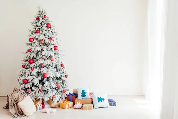 Neues jahr winter weihnachten feiertage weihnachtsbaum hintergrund dekor geschenke — Stockfoto