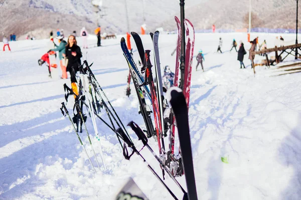 Esquís Alpinos Tablas Snowboard Vacaciones Estaciones Esquí Nieve — Foto de Stock