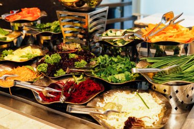 Aromatik baharatlar ile Restoran mutfağında taze sebze