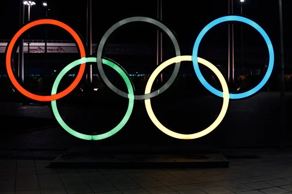 Anillo un símbolo de las competiciones deportivas Juegos Olímpicos Sochi 01.03.1 — Foto de Stock