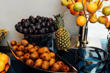 taze meyve mutfak narenciye elma sağlıklı gıda ile plakalar