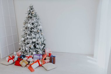 Noel ağacı ev iç Yılbaşı tatil hediyeler kış dekor