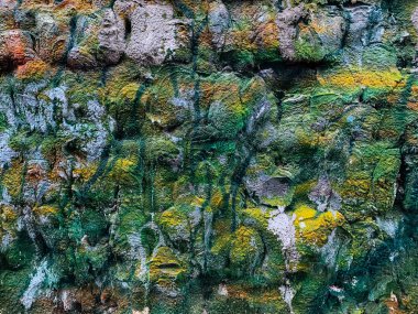 Arkaplan olarak eski taş duvar çatı katı yapısı