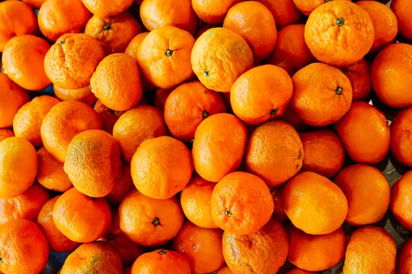 Lotes de fruta tangerina laranja madura para comer como fundo — Fotografia de Stock