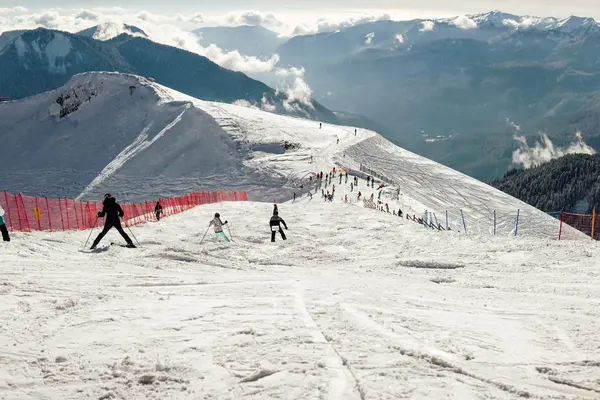 Snow ski resort on the mountain slope for snowboarders — Stock Photo, Image