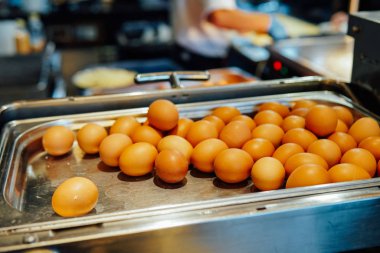 Restoranın Kahvaltı Öğle Yemeği mutfakta yumurta yumurta