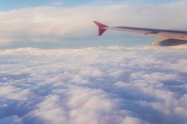 iljuminatora düzlem gökyüzü günbatımı, bulutlar güneş seyahat