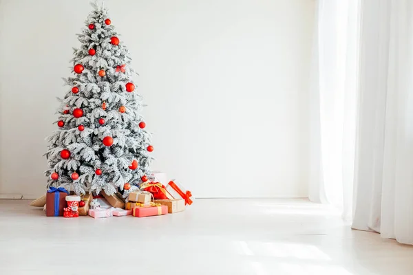 Capodanno inverno Natale vacanze Albero di Natale sfondo decorazioni regali — Foto Stock