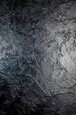 Siyah duvar dokusu bir arkaplan parlatıyor