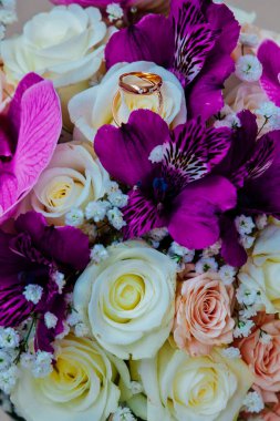 Gelin buketi gelin çiçeği evlendi.