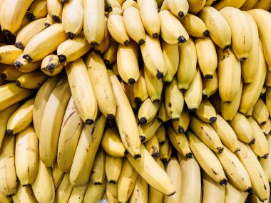 Arkaplan gibi yenecek bir sürü olgun muz.