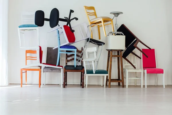 Mnoho Pestrobarevných Židlí Interiéru Místnosti — Stock fotografie