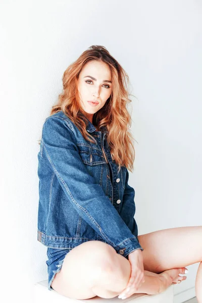 Portrait of a beautiful woman in a denim jacket and shorts — Stock Photo, Image