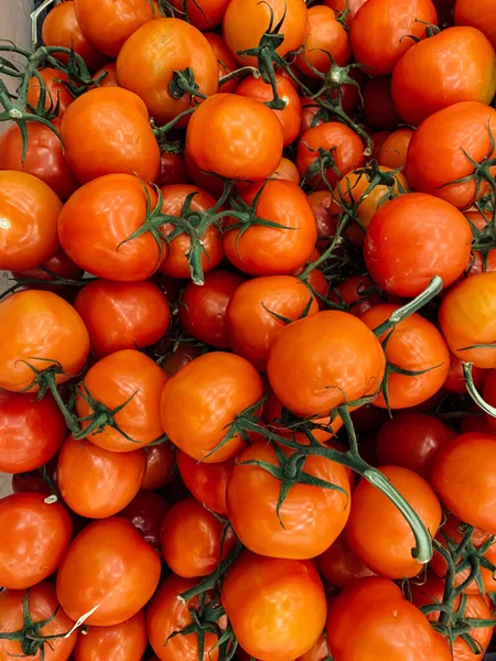 Viele reife leckere Tomaten zum Essen Hintergrund — Stockfoto