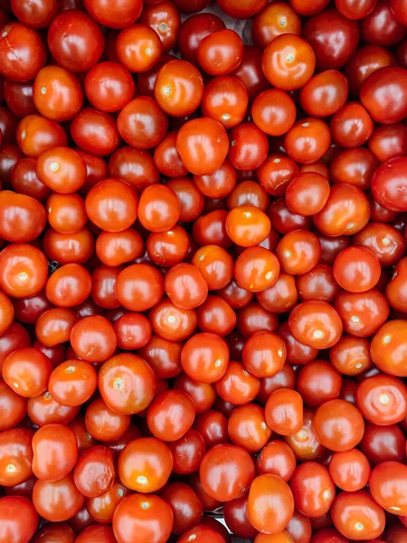 Viel reifes Tomatengemüse zum Kochen wie ein Hintergrund — Stockfoto