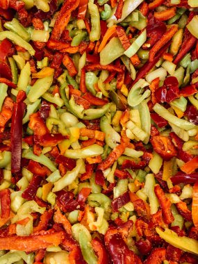 Arka plan olarak yemek pişirmek için bir sürü olgun sebze.