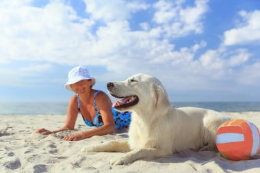 Yaşlı kadın ile onun golder geri almak bir denizde