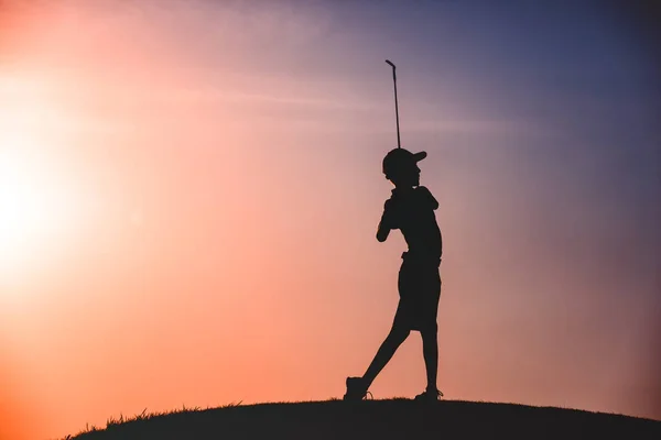 Niño golfista silueta — Foto de Stock