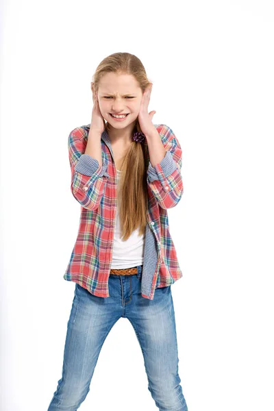 Jonge vrolijke tienermeisje op witte achtergrond — Stockfoto