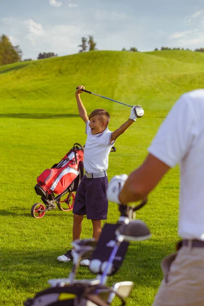 Çocuk pratik golf — Stok fotoğraf