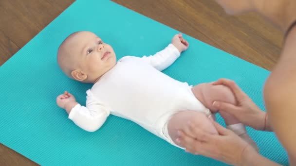 Baby boy getting a massage from mother — Stock Video