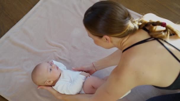 Baby boy getting a massage from mother — Stock video