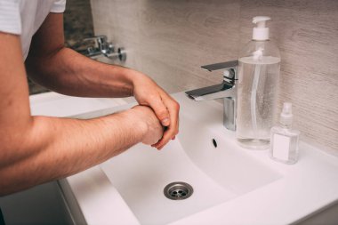 Corona virüsünün önlenmesi için sabuncuyla el yıkama, koronavirüs yaymayı durdurmak için hijyen.