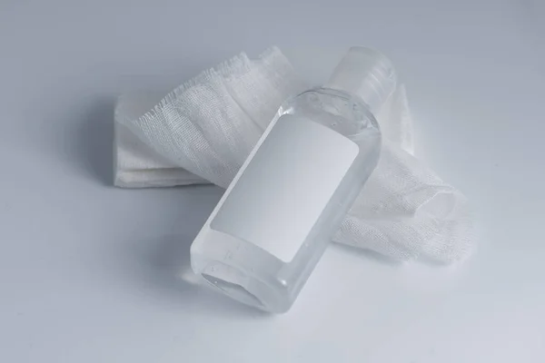 Bendaggio Garza Cotone Medico Bianco Gel Antisettico Laici Sfondo Bianco — Foto Stock