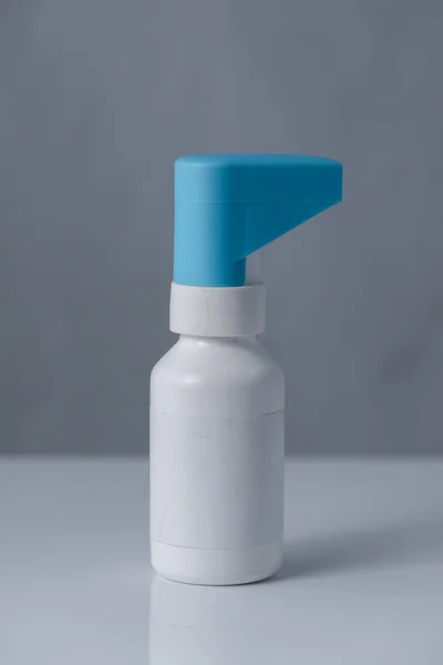 Flacone Spray Alla Gola Sistema Chiuso Isolato Sfondo Bianco Contenitore — Foto Stock