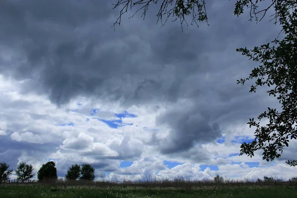 Nubes Blancas Sobre Fondo Azul Del Cielo Naturaleza Antes Tormenta —  Fotos de Stock