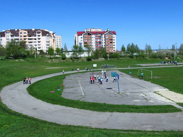 Allo stadio della scuola . — Foto Stock