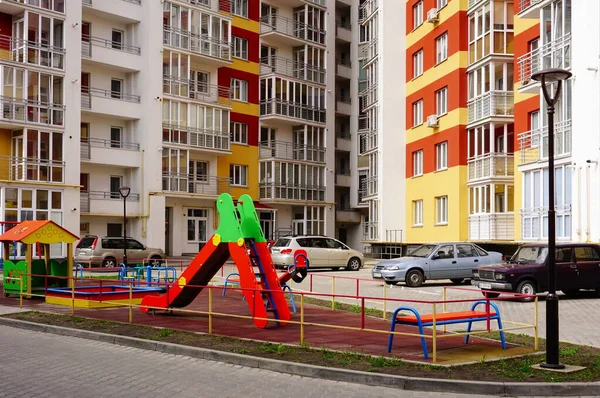 Arquitectura Urbana Color Parque Infantil Entre Los Nuevos Edificios Ternopil — Foto de Stock