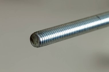 Paslanmaz çelik somunlar beyaz zemin üzerinde. Bolt, yıkama