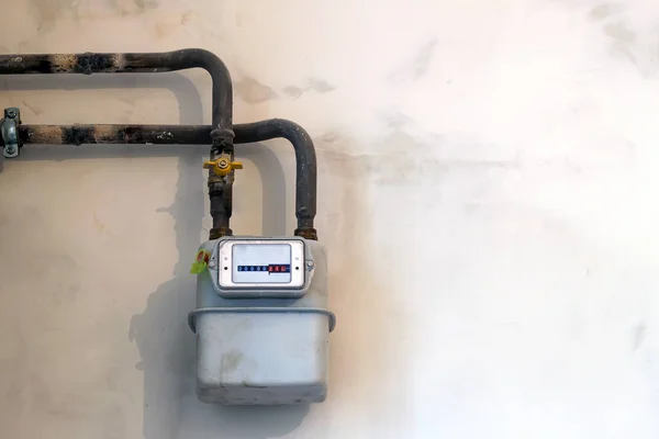 Medidor de gas en una casa en renovación. Medidor de gas interior utilizado para mí —  Fotos de Stock