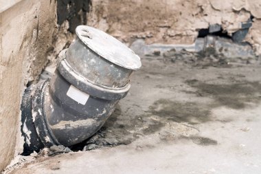 Ev yapımı ve tadilatı, borular ve sıhhi tesisat araçları. Yarasa