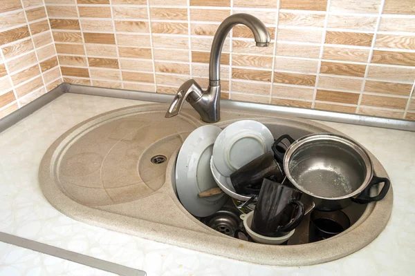 Heap of dirty dishes in the sink, in the kitchen, from above, wi — Stock Photo, Image