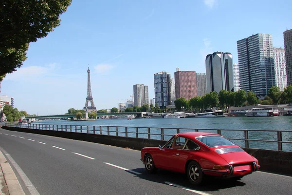 Old retro car on the street road in Paris, France, with view of — Stock Photo, Image