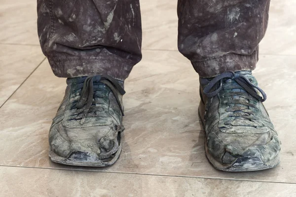 Old dirty dusty worn out shoes — Stock Photo, Image