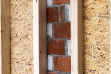 Yeni bir ülke ev sitesi ahşap çerçeve duvarlarının inşası. BM