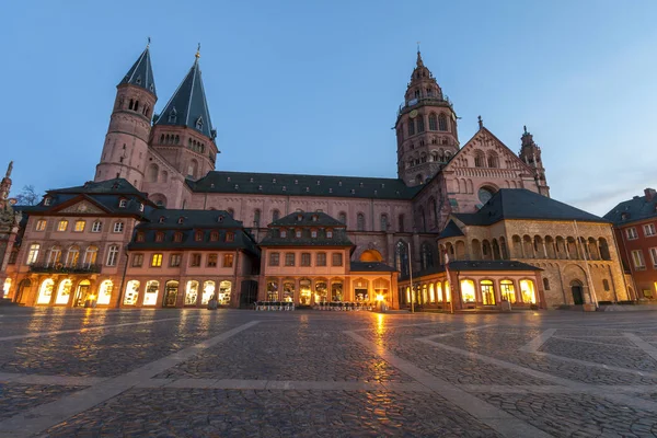 Régi kathedral Dom Mainz City, Németország-este — Stock Fotó