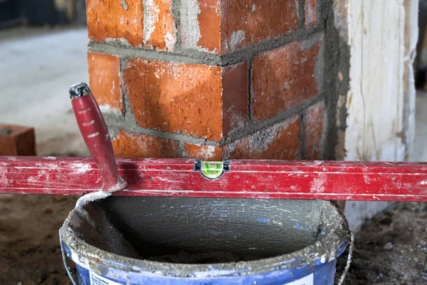 Close up van metselen industriële installeren bakstenen op construc — Stockfoto