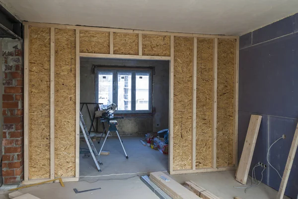 Interior de uma casa em construção. Renovação de um apartme — Fotografia de Stock