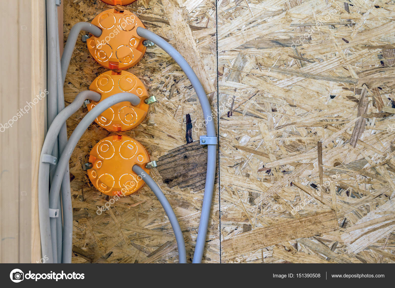 Nuovo impianto elettrico, scatole di plastica presa ed elettrici ... Impianto elettrico nuovo